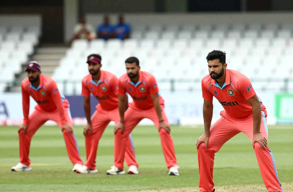 মাইক হেসন: পাকিস্তানের টেস্ট কোচ হিসেবে বহাল থাকার সম্ভাবনা — লর্ডসের ক্ষত কি সারবে?
