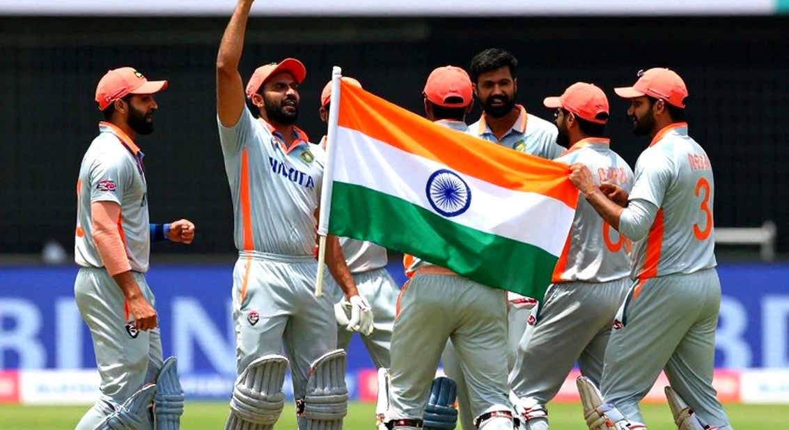 দুই নতুন বল, এক ভেজা হাত: পাকিস্তানের ত্রি-সিরিজে আসল যুদ্ধ মাঝের ওভারে